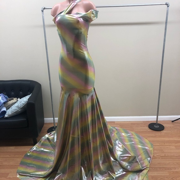 Formal elegance - Picture 1 of 3